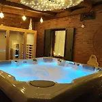 Slow Tuscany Pool, Jacuzzi & Sauna *
