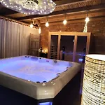 Slow Tuscany Pool, Jacuzzi & Sauna * Лучиньяно