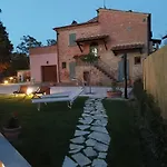 Slow Tuscany Pool, Jacuzzi & Sauna