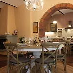 Slow Tuscany Pool, Jacuzzi & Sauna