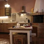 Вилла Slow Tuscany Pool, Jacuzzi & Sauna Лучиньяно