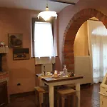 Slow Tuscany Pool, Jacuzzi & Sauna Вилла