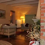 Slow Tuscany Pool, Jacuzzi & Sauna Вилла *