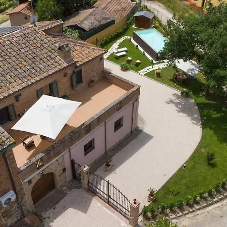 Slow Tuscany Pool, Jacuzzi & Sauna Вилла